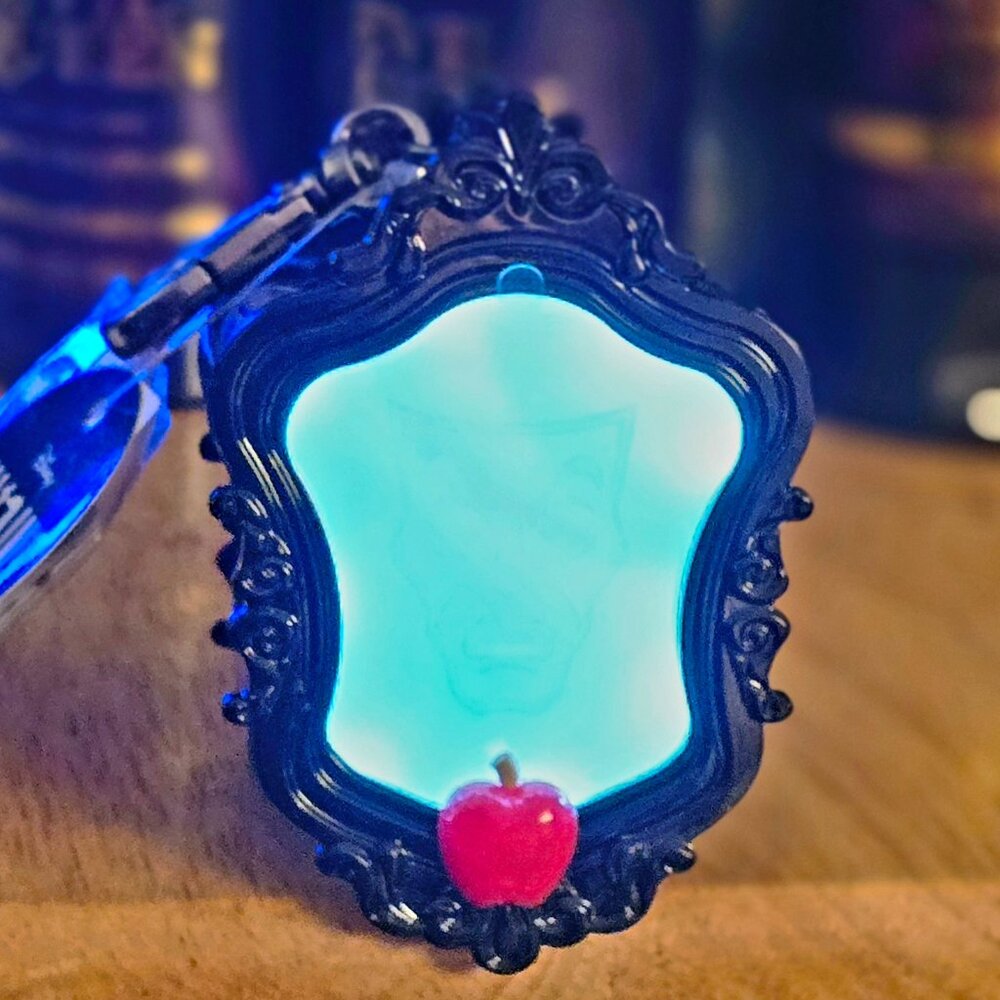 Disney Villains Bath &  Body Works “Evil Queen” Mirror PocketBac Holder